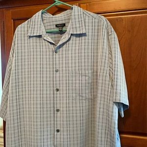 Men’s short sleeved shirt, 2XLT, EUC ,Van Heusen